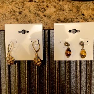 2 pair lovely pierced earrings.